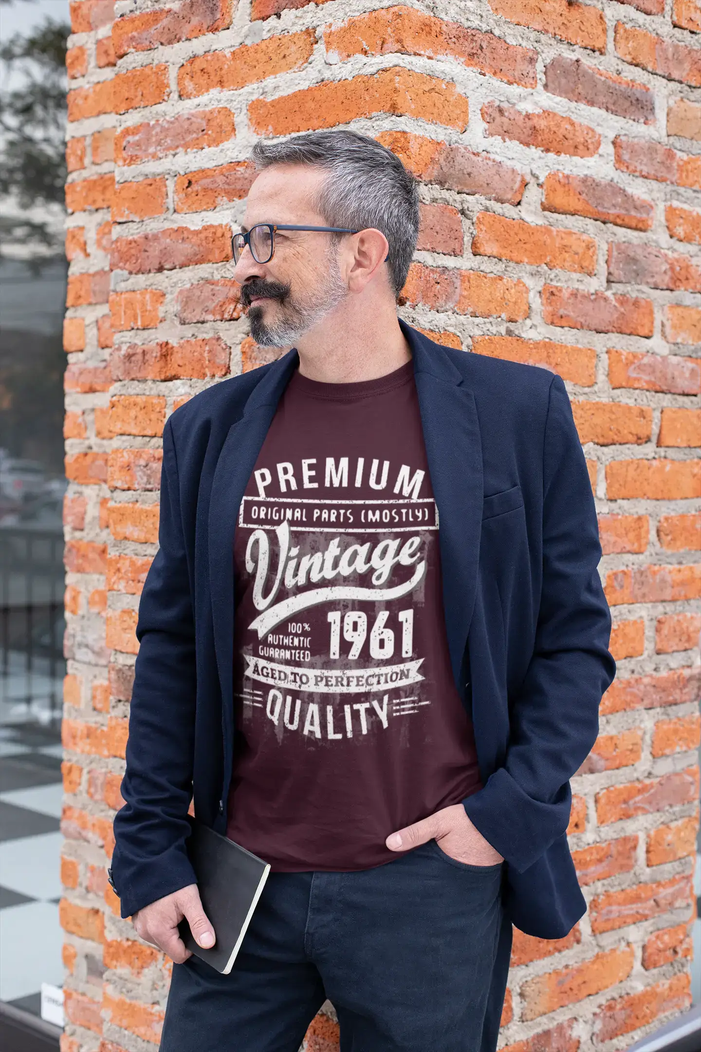 ULTRABASIC – <span>Grafisches</span> <span>Herren</span> -T-Shirt „1961 Aged to Perfection“ <span>als</span> <span>Geburtstagsgeschenk</span>