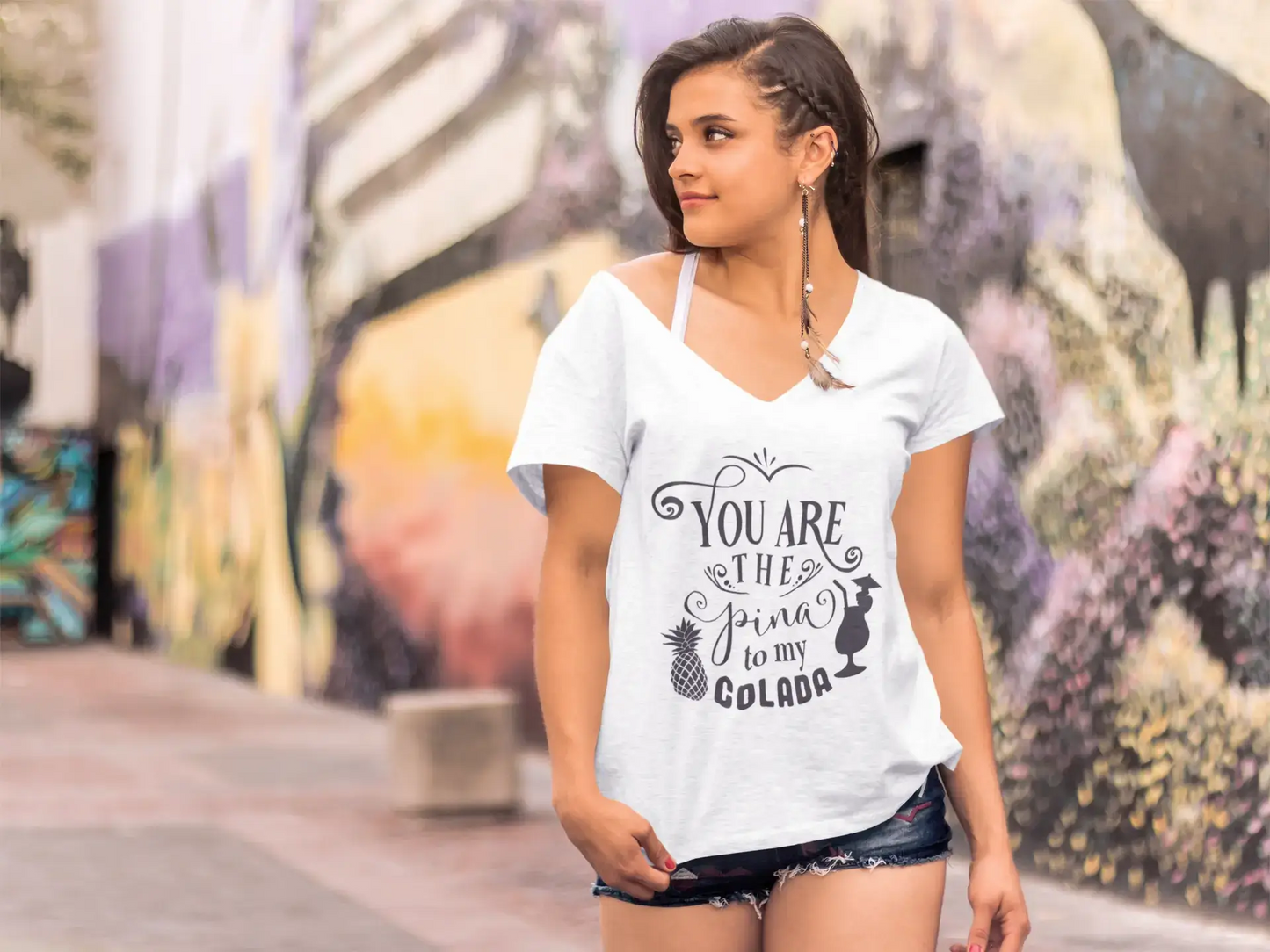 ULTRABASIC Damen-T-Shirt mit V-Ausschnitt „You Are The Pina To My Colada“ – lustiges Shirt