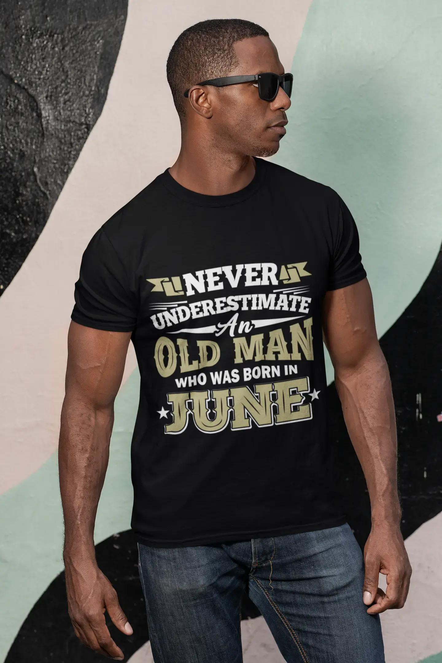 ULTRABASIC Herren-T-Shirt Unterschätze niemals einen alten Mann, der im Juni geboren wurde – Geburtstagsgeschenk-T-Shirt