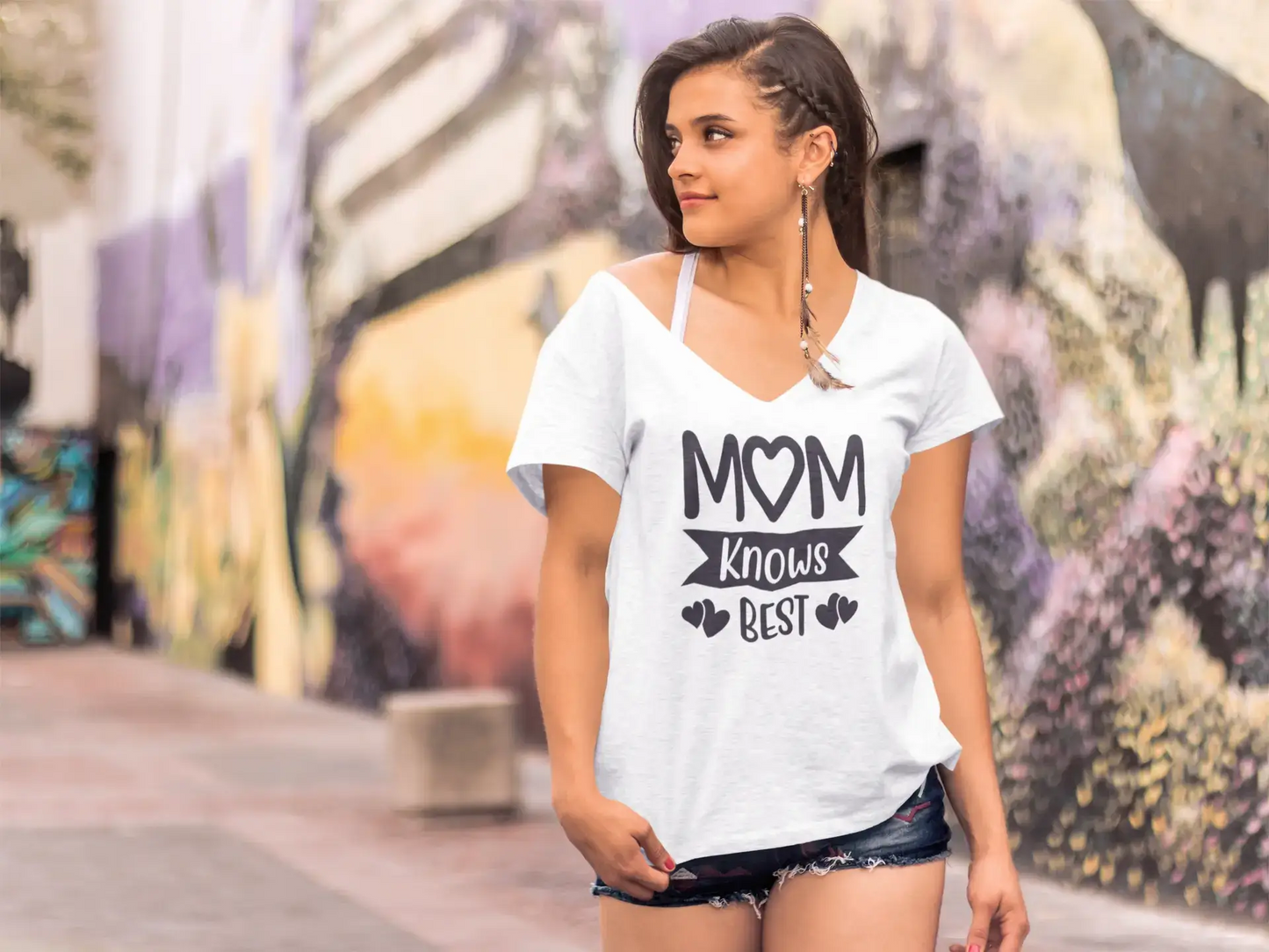 ULTRABASIC Damen-T-Shirt „Mom Knows Best – Herzen“, kurzärmeliges T-Shirt