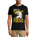 ULTRABASIC Herren-Grafik-T-Shirt „When Life Gets Blurry Adjust Focus“ – Eagle Face