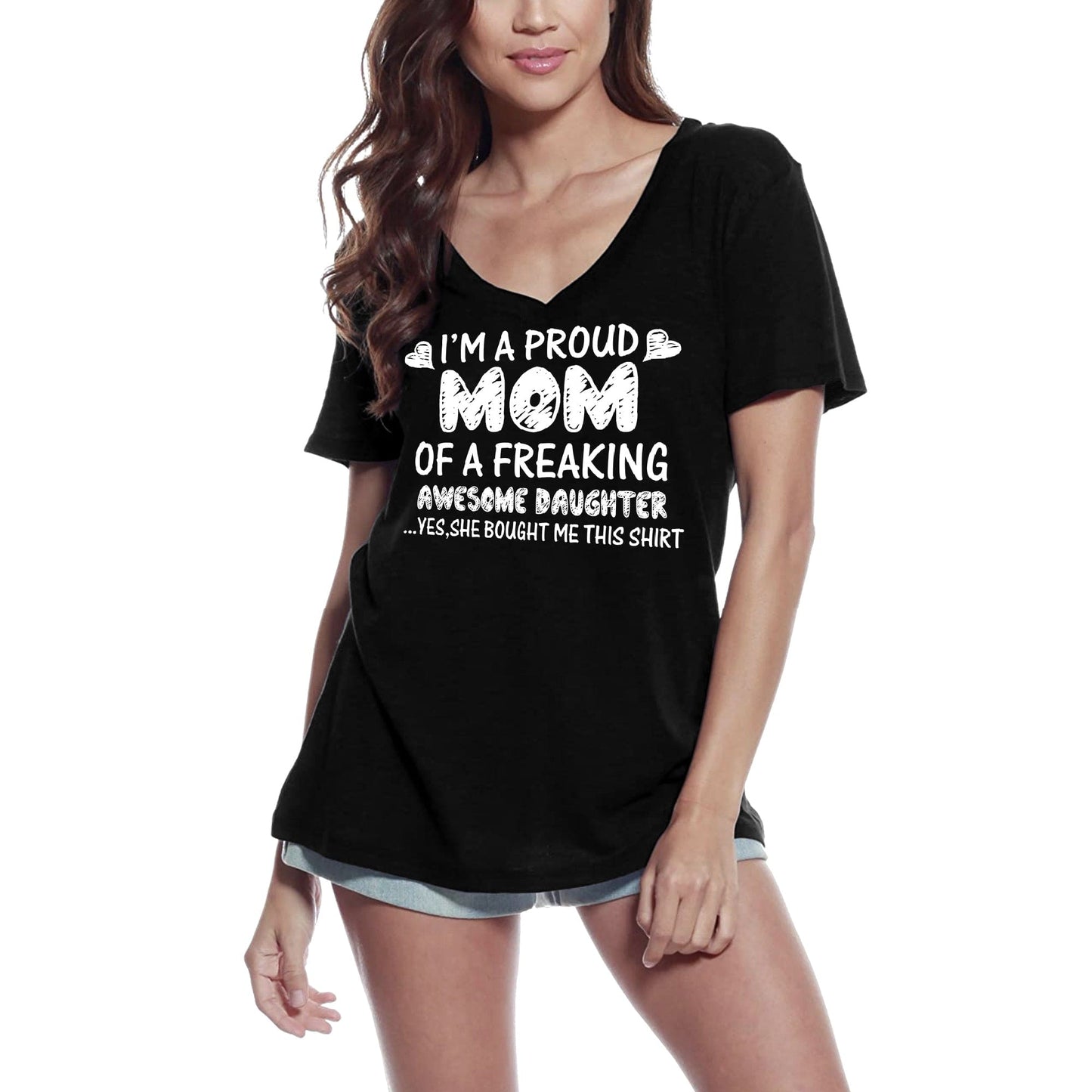 ULTRABASIC Damen-T-Shirt „I'm a Proud Mom of a Freaking Awesome Daughter – Yes, She Bought Me This Shirt“ – Lustiges T-Shirt für Mutter